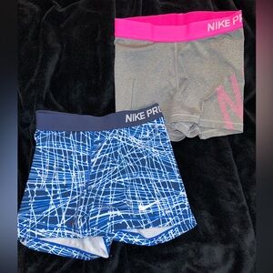 Set of Nike pros. Both size medium